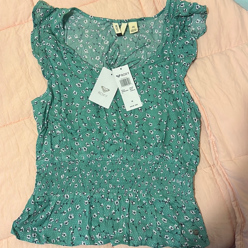 Selling this really cute top